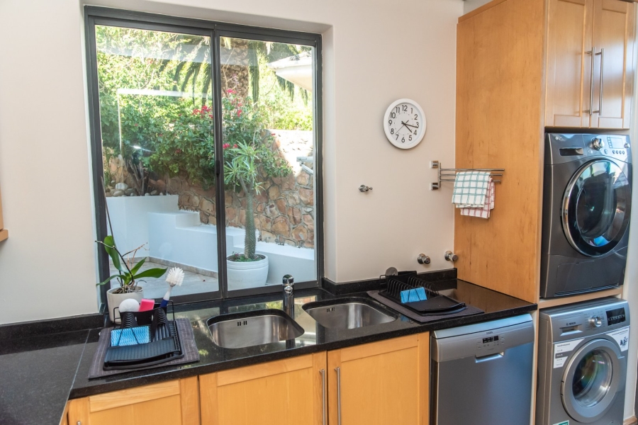 To Let 4 Bedroom Property for Rent in Camps Bay Western Cape